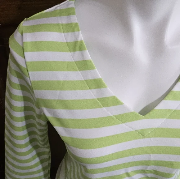 Lisa International Bell Sleeve Striped top Green & White Size S - Picture 4 of 7